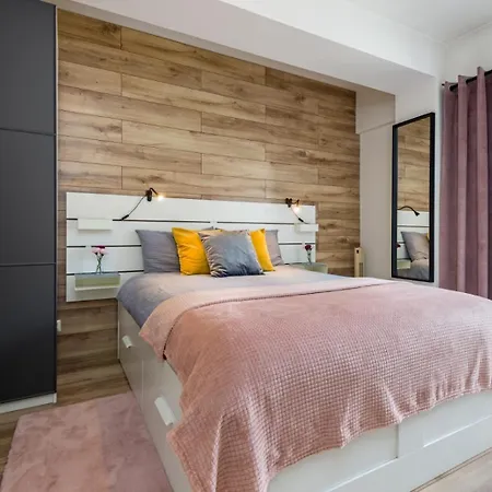 Zygmunta Starego 2-bedroom Apartment *